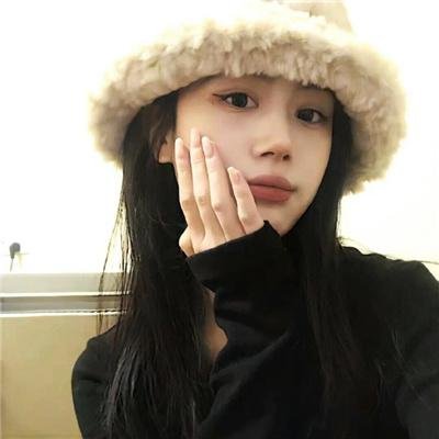 穿盔甲的少女
